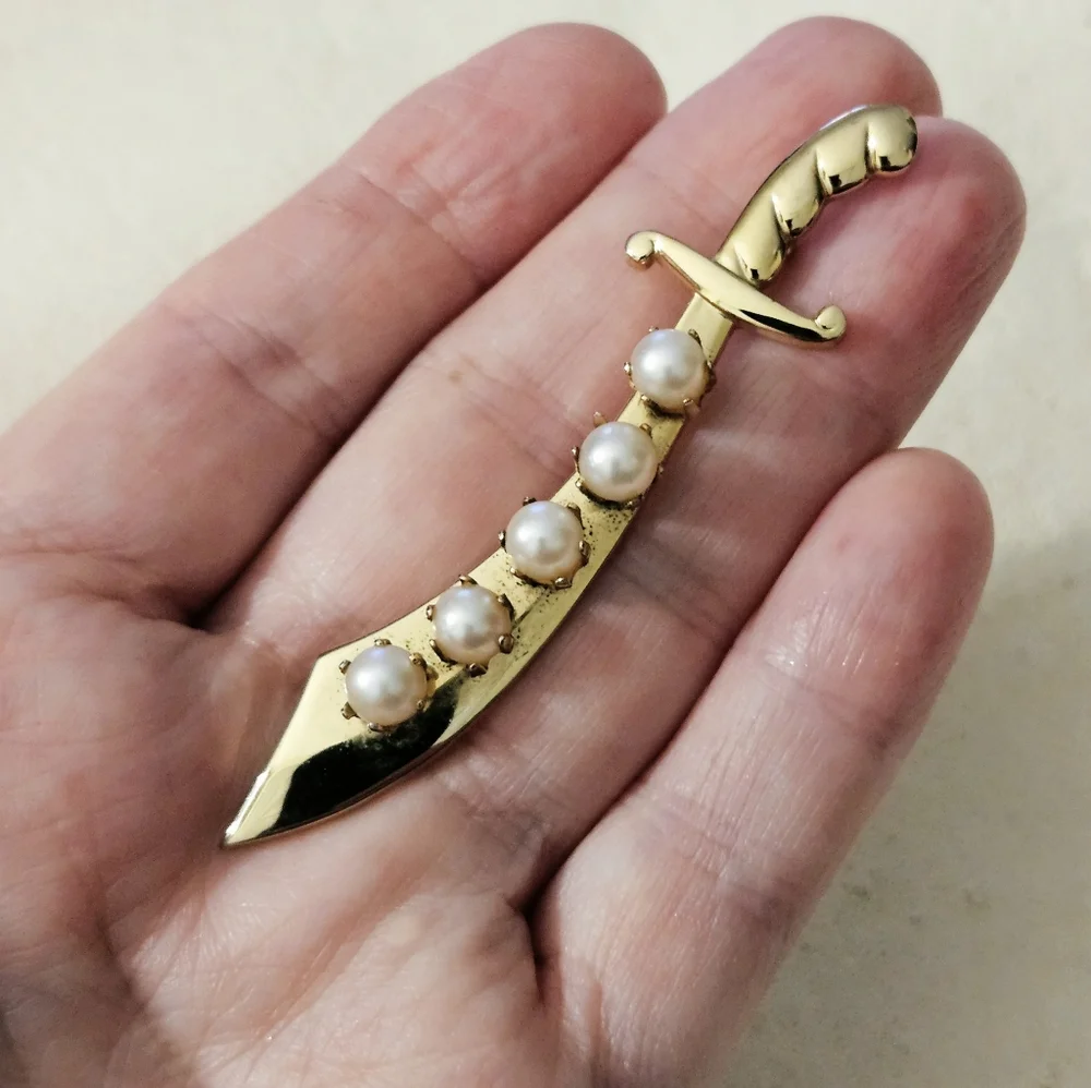 VTG Goldtone Scimitar Sword Brooch with Faux Pearl Accents-Figural Pin 3